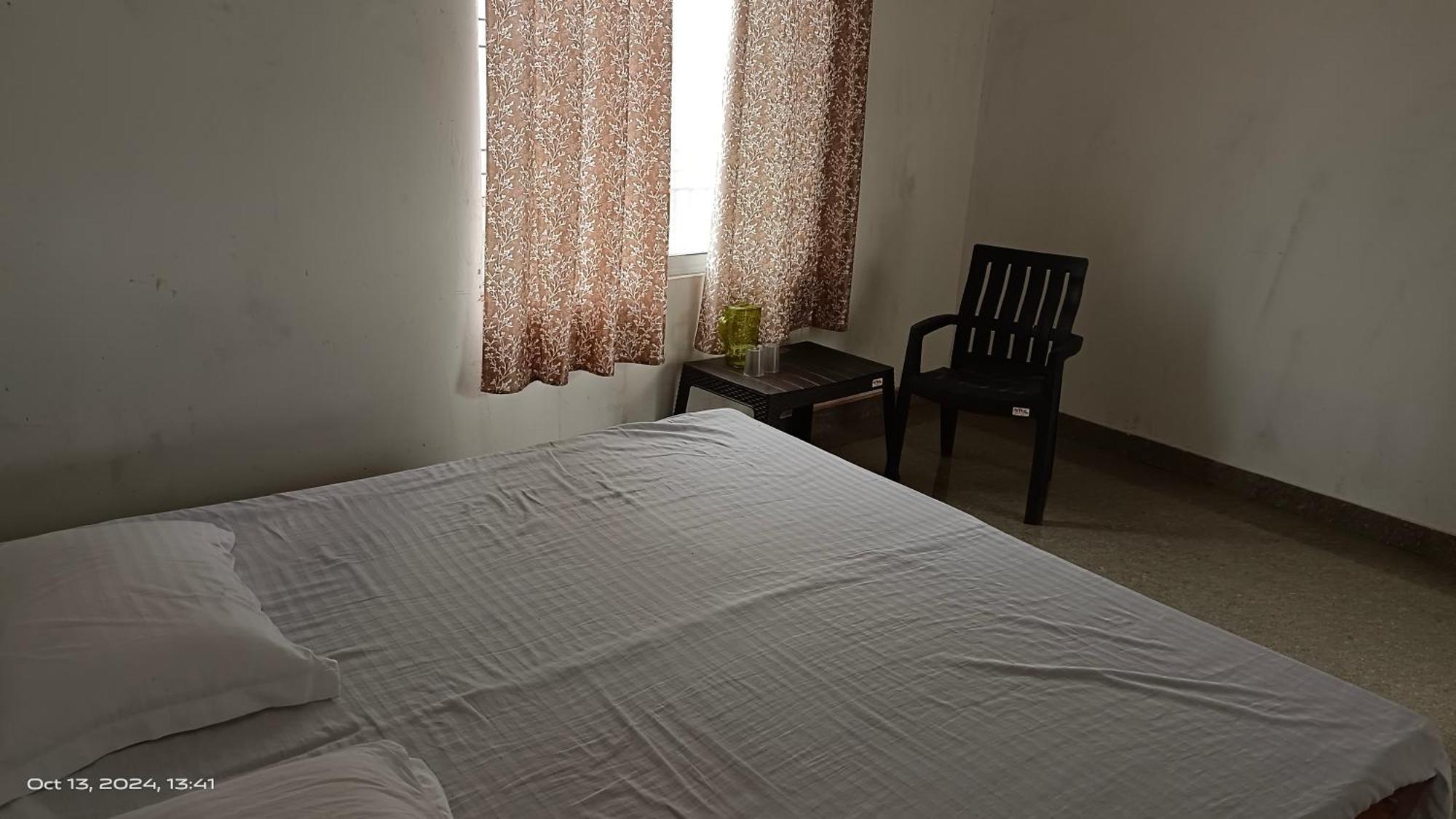 Homestay B D House *